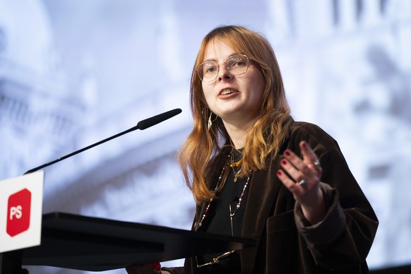 Die neue JUSO-Praesidentin Mirjam Hostetmann, am Parteitag der SP Schweiz, am Samstag, 26. Oktober 2024, im Kongresszentrum in Davos. (KEYSTONE/Mayk Wendt)