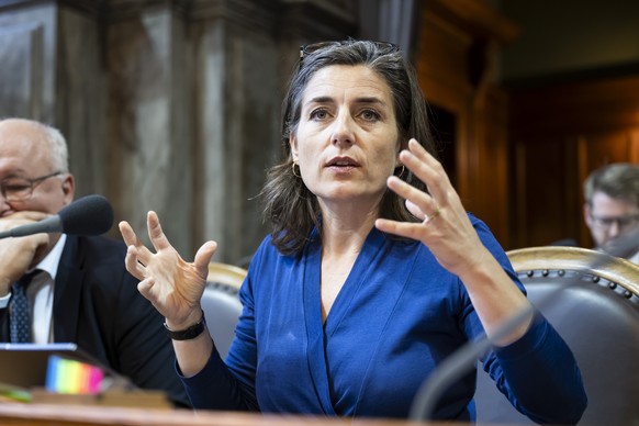 Staenderaetin Flavia Wasserfallen, SP-BE, rechts spricht neben Staenderat Pierre-Yves Maillard, SP-VD, links, waehrend der Herbstsession der Eidgenoessischen Raete, am Donnerstag, 18. September 2025 i ...