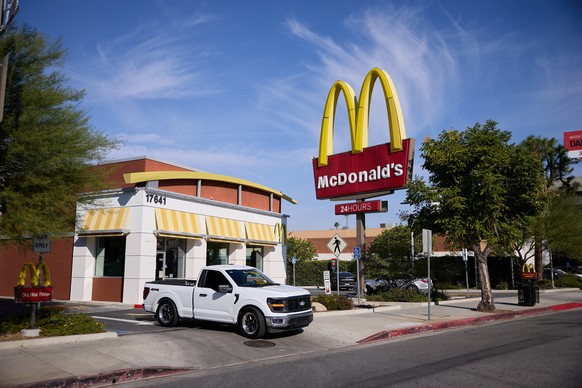 epa12506676 A vehicle exits McDonalds in Los Angeles, California, USA, 05 November 2025. McDonalds reported a short fall of Wall Streets earnings expectations, but the companys US restaurants repo ...