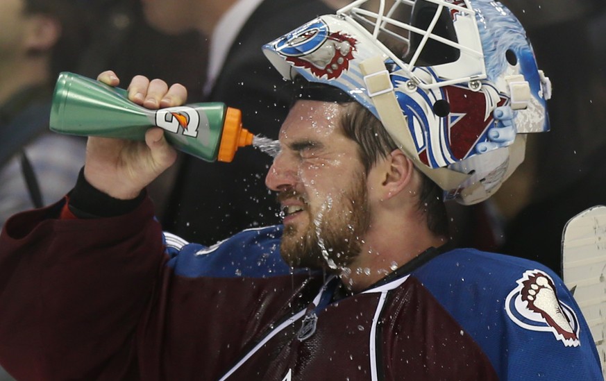 Colorado Avalanche goalie Reto Berra, of the Czech Republic, cools off during a timeout against the Toronto Maple Leafs in the third period of the Avalanche&#039;s 4-3 shootout victory in an NHL hocke ...