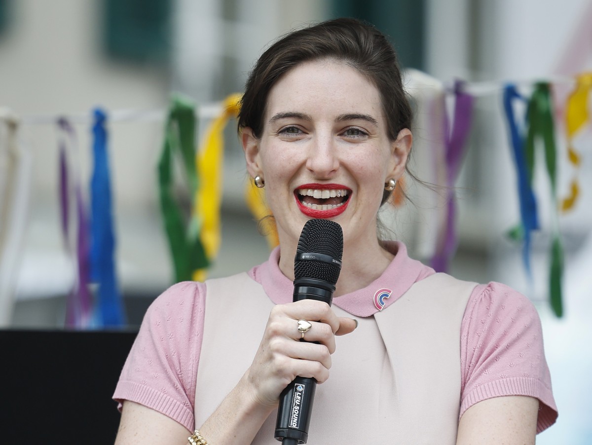 Anna Rosenwasser, Swiss National Councillor, speaks during a pride parade in Bern, Switzerland, Saturday, July 25, 2026. (KEYSTONE/Peter Klaunzer)