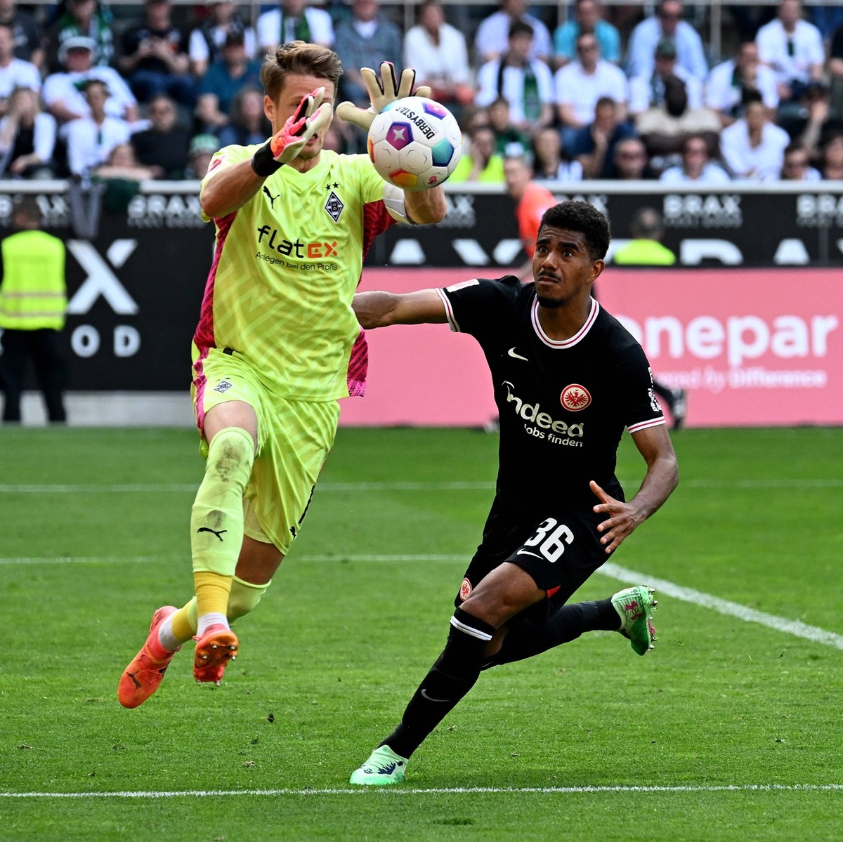 11.05.2024, xjhx, Fussball 1.Bundesliga, Borussia Moenchengladbach - Eintracht Frankfurt emspor, v.l. Jonas Omlin Borussia M