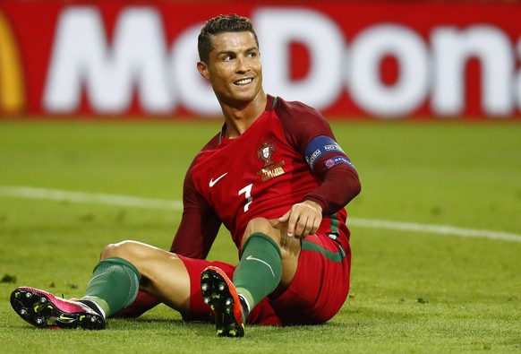 Football Soccer - Portugal v Iceland - EURO 2016 - Group F - Stade Geoffroy-Guichard, Saint-Ãtienne, France - 14/6/16
Portugal&#039;s Cristiano Ronaldo
REUTERS/Kai Pfaffenbach
Livepic