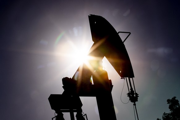 epa08376452 A pumpjack pumps oil amid the coronavirus pandemic in Signal Hill, California, USA, 21 April 2020. US crude oil prices went negative on 20 April, as demand disappears due to lockdown measu ...