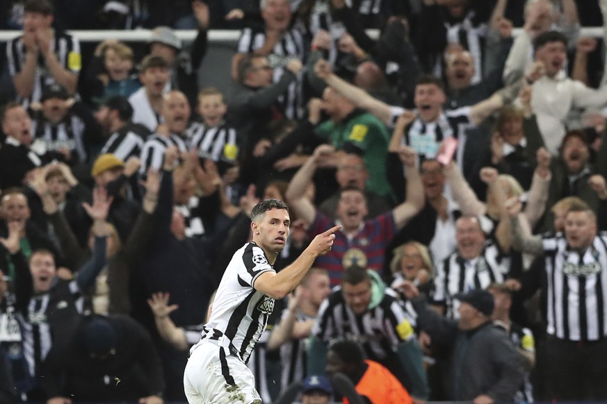 Newcastle&#039;s Fabian Schaer scores his side&#039;s 4th goal during the Champions League group F soccer match between Newcastle and Paris Saint Germain at St. James&#039; Park, Wednesday, Oct. 4, 20 ...