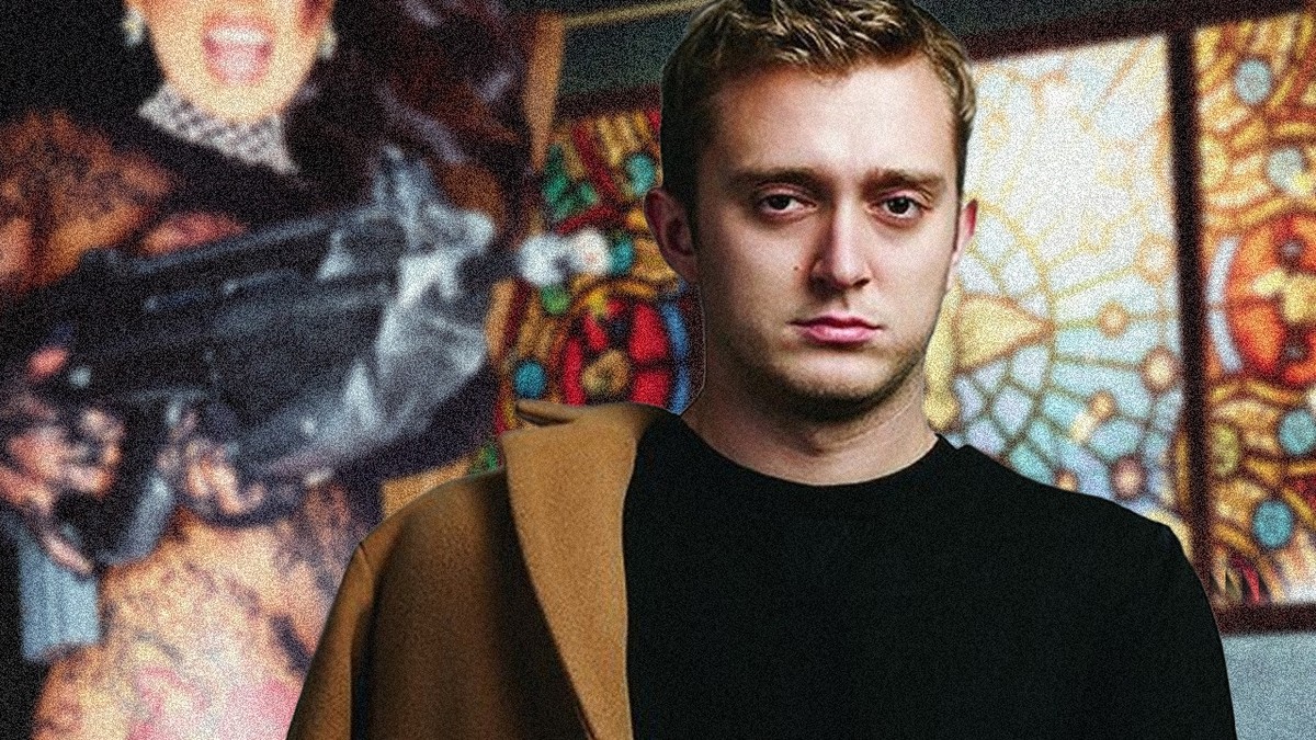 Le rappeur Vald, avec la couverture de son album «Pandemonium» en arrière-fond.