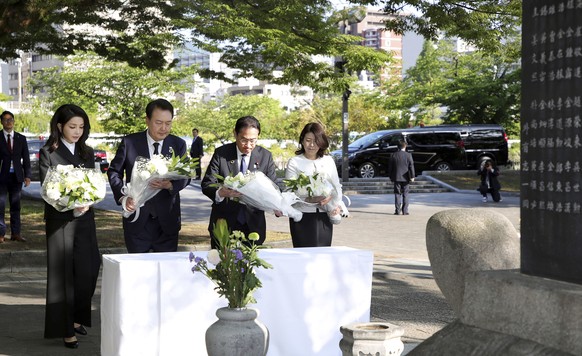 South Korean President Yoon Suk Yeol, center left, his wife Kim Keon Hee, left, Japan&#039;s Prime Minister Fumio Kishida and his wife Yuko Kishida lay flowers at the Monument in Memory of the Korean  ...