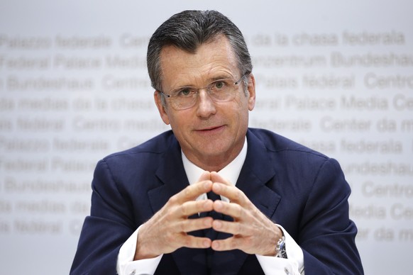 epa08780698 Philipp Hildebrand, a former head of the Swiss Central Bank, speaks at a press conference in Bern, Switzerland, 28 October 2020. The Swiss government has nominated Hildebrand as candidate  ...