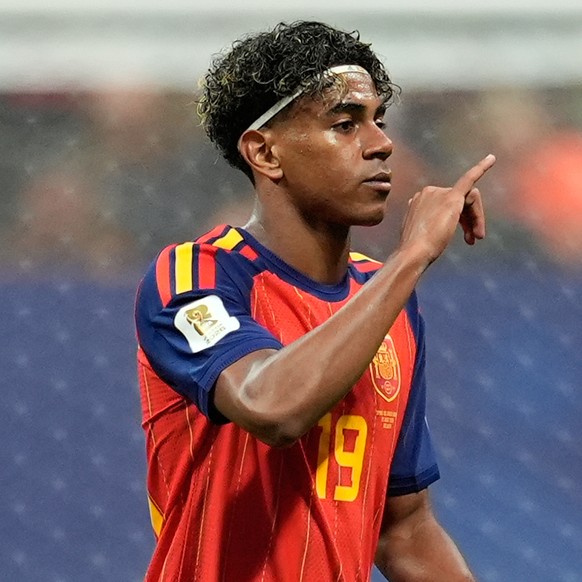 Spain's Lamine Yamal asks for water during the World Cup Group H soccer match between Spain and Saudi Arabia in Atlanta, Sunday, June 21, 2026. (AP Photo/Mike Stewart)
Saudi Arabia Spain WCup Soc ...