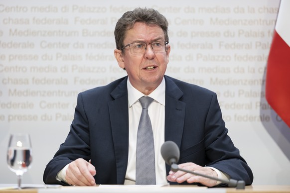 Bundesrat Albert Roesti spricht an einer Medienkonferenz ueber die Botschaft zur Aenderung des Schwerverkehrsabgabe-gesetzes (Weiterentwicklung der leistungsabhaengigen Schwerverkehrsabgabe), am Mittw ...