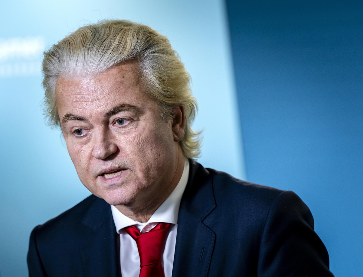 epa12504403 PVV party leader Geert Wilders talks to the media after meeting with Coalition scout Wouter Koolmees (not pictured), in the Hague, the Netherlands, 05 November 2025. Koolmees has invited s ...