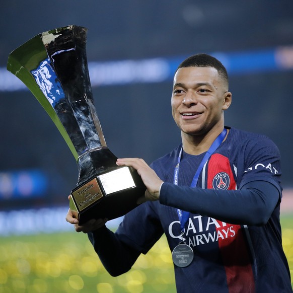 epa11055965 Paris Saint Germain&#039;s Kylian Mbappe celebrates with the trophy after winning the the French Supercup Trophee Des Champions match between PSG and Toulouse in Paris, France, 03 January  ...