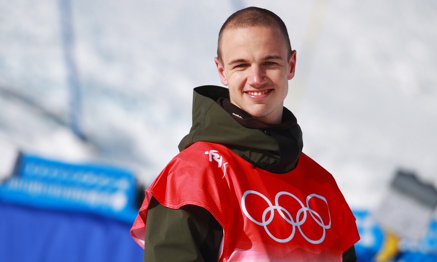 epa09745617 Bronze medalist Jan Scherrer of Switzerland poses on the podium at the conclusion of the Men&#039;s Snowboard Halfpipe final at the Zhangjiakou Genting Snow Park at the Beijing 2022 Olympi ...