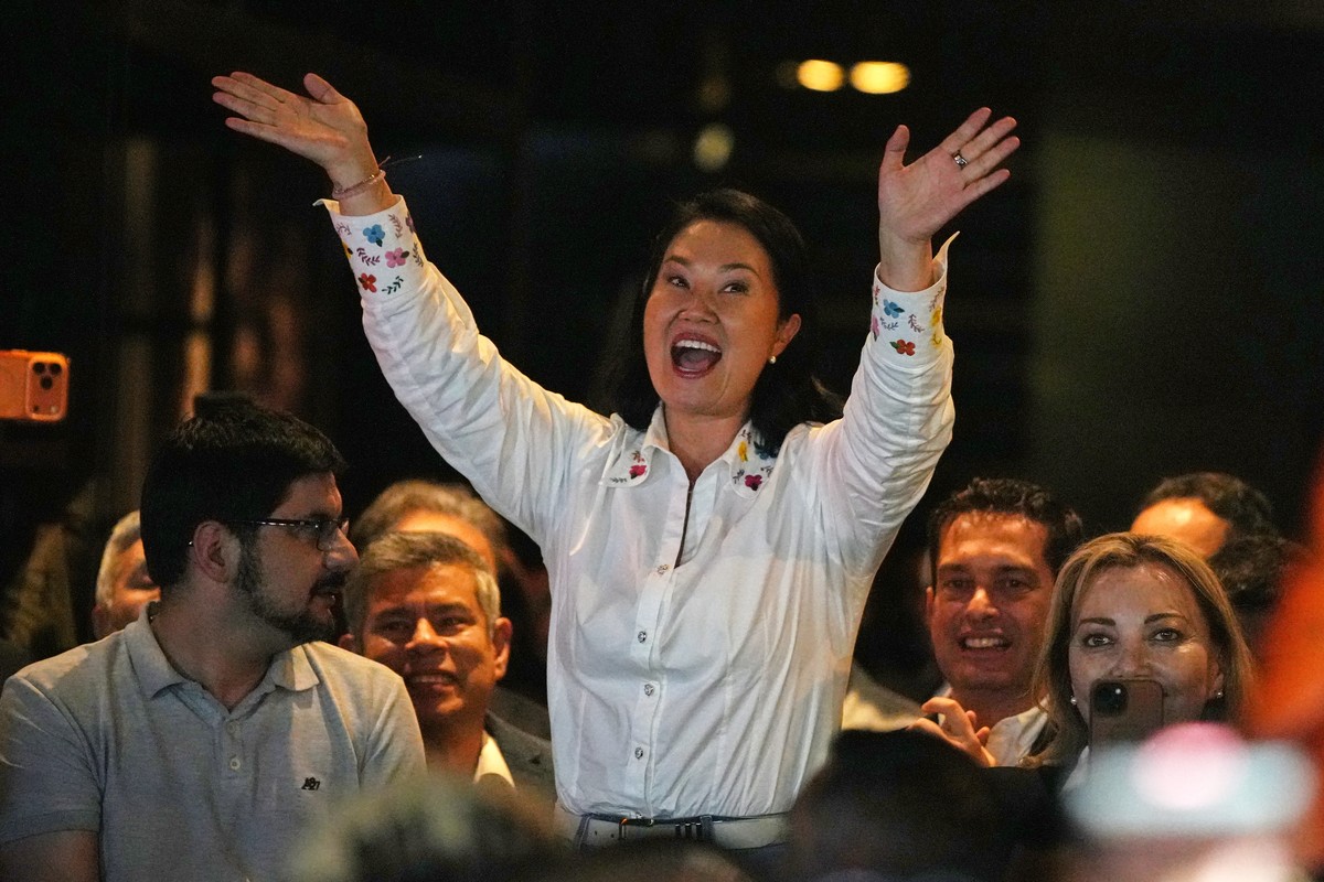 Presidential candidate Keiko Fujimori of the Popular Force party waves after polls closed during the presidential runoff election in Lima, Peru, Sunday, June 7, 2026. (AP Photo/Guadalupe Pardo)
Keiko  ...