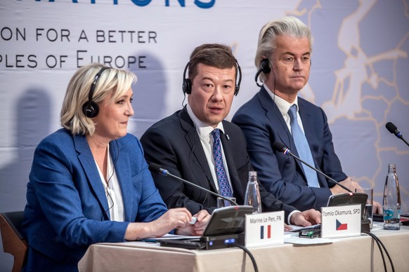 epa06393656 (L-R) Marine Le Pen, head of French far-right National Front (FN) party, Tomio Okamura, leader of Czech far-right Freedom and Direct Democracy party and Dutch far-right politician Geert Wi ...