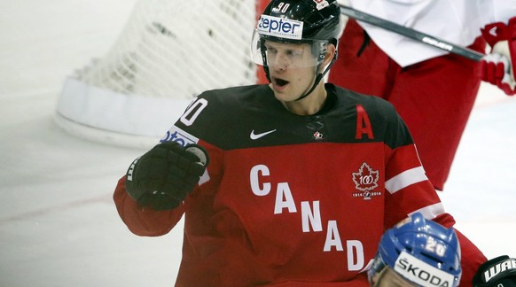 epa04751261 Jason Spezza of Canada celebrates after scoring the 2-0 goal during the Ice Hockey World Championship 2015 semifinal match between Canada and Czech Republic at O2 Arena in Prague, Czech Re ...