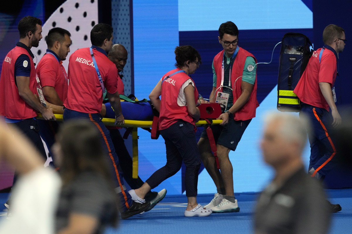 Slovakia's Tamara Potocka is taken on stretcher from the pool deck after collapsing following a heat of the women's 200-meter individual medley at the 2024 Summer Olympics, Friday, Aug. 2, 2 ...