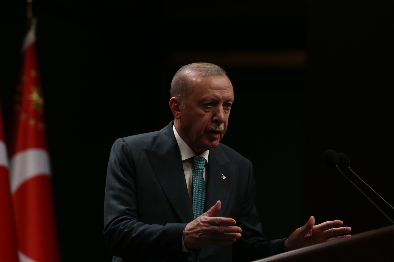 epa12872192 Turkish President Recep Tayyip Erdogan speaks during a press conference following a cabinet meeting in Ankara, Turkey, 06 April 2026. EPA/NECATI SAVAS