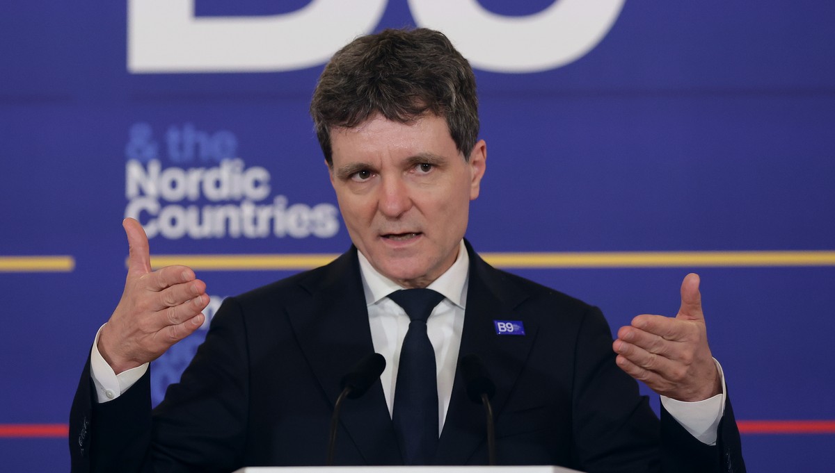 epa12954064 Romanian President Nicusor Dan speaks during the closing press conference at the Bucharest Summit of B9 (Bucharest Nine) and Nordic countries in Bucharest, Romania, 13 May 2026. The Buchar ...