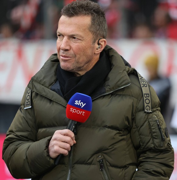 München, Deutschland 01. April 2023: Fussball, Herren, Saison 2022/2023, FC Bayern München - Borussia Dortmund, Bundesliga, Allianz Arena Lothar Matthäus, Sky Experte, Blick DFB regulations prohibit a ...