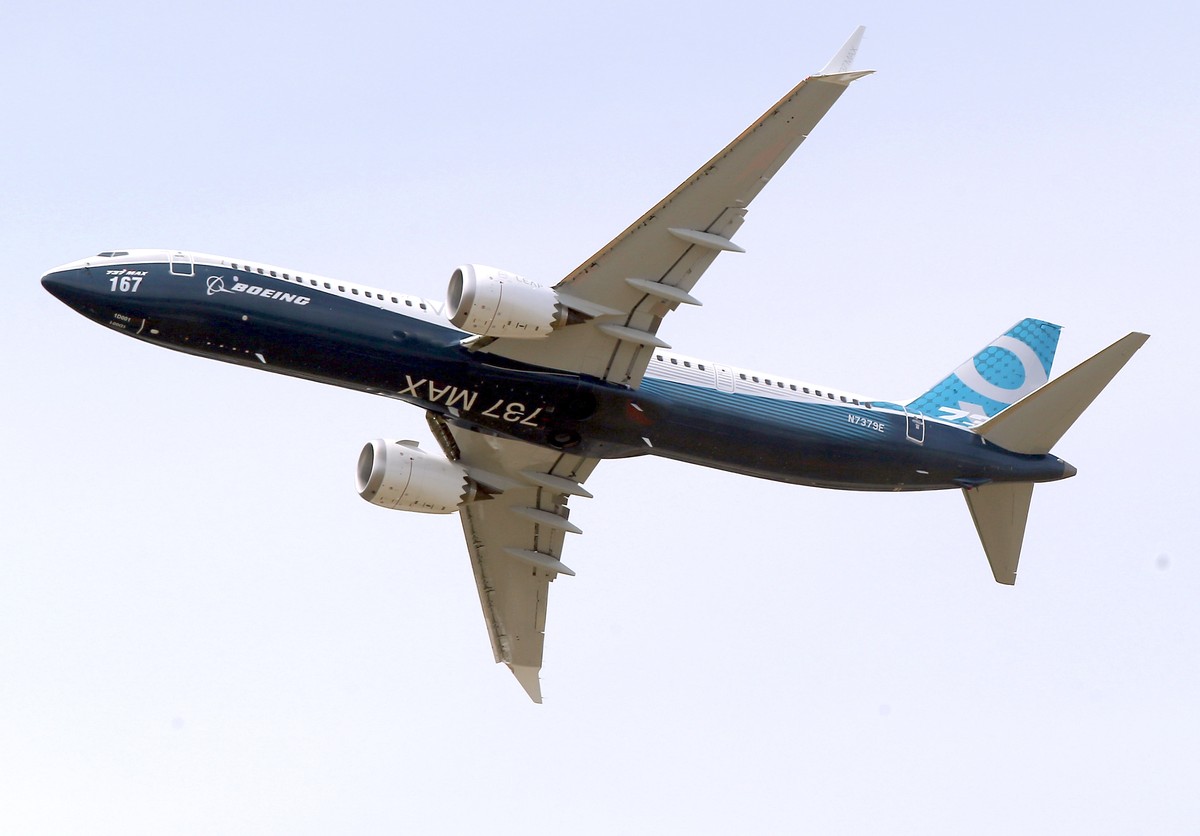 FILE - A Boeing 737 MAX 9 airplane performs a demonstration flight at the Paris Air Show in Le Bourget, east of Paris, France, June 20, 2017. A federal judge has ordered Boeing Co. to be arraigned on  ...