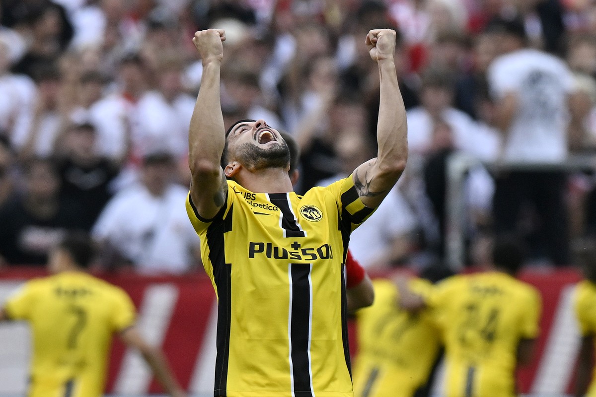 YBs Loris Benito jubelt nach dem dritten Tor fuer YB beim Fussballspiel der Super League FC Winterthur gegen BSC Young Boys im Stadion Schuetzenwiese in Winterthur am Sonntag, 22.September 2024. (KEYS ...