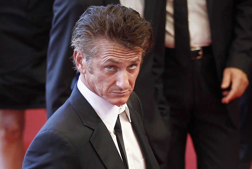 epa02743920 US actor Sean Penn arrives for the screening of &#039;This Must Be The Place&#039; during the 64th Cannes Film Festival in Cannes, France, 20 May 2011. The movie by Italian director Paolo  ...