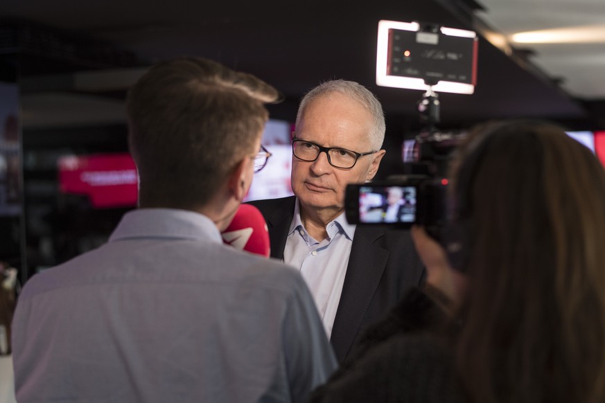 ARCHIVBILD ZUR JAHRESZAHLEN-MK 2018 VON SRF, AM DONNERSTAG, 10. JANUAR 2019 ---- SRF-Direktor Rudolf Matter spricht zu den Journalisten waehrend der Volksinitiative &quot;Ja zur Abschaffung der Radio- ...