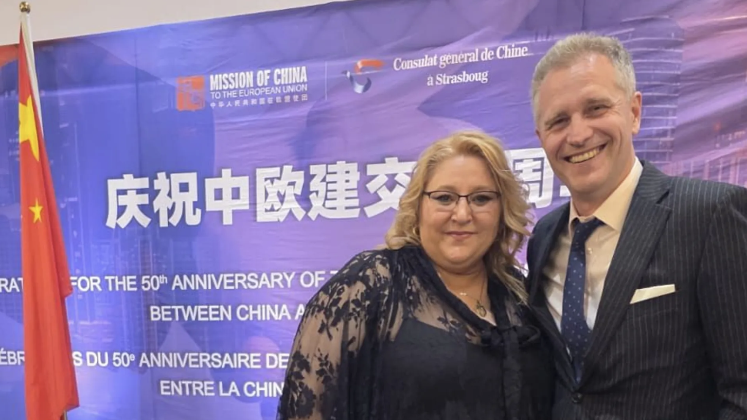 Bystron mit der rumänischen Abgeordneten Diana Șoșoacă beim Empfang: Auch Șoșoacă reiste einige Monate nach dem Empfang nach China.