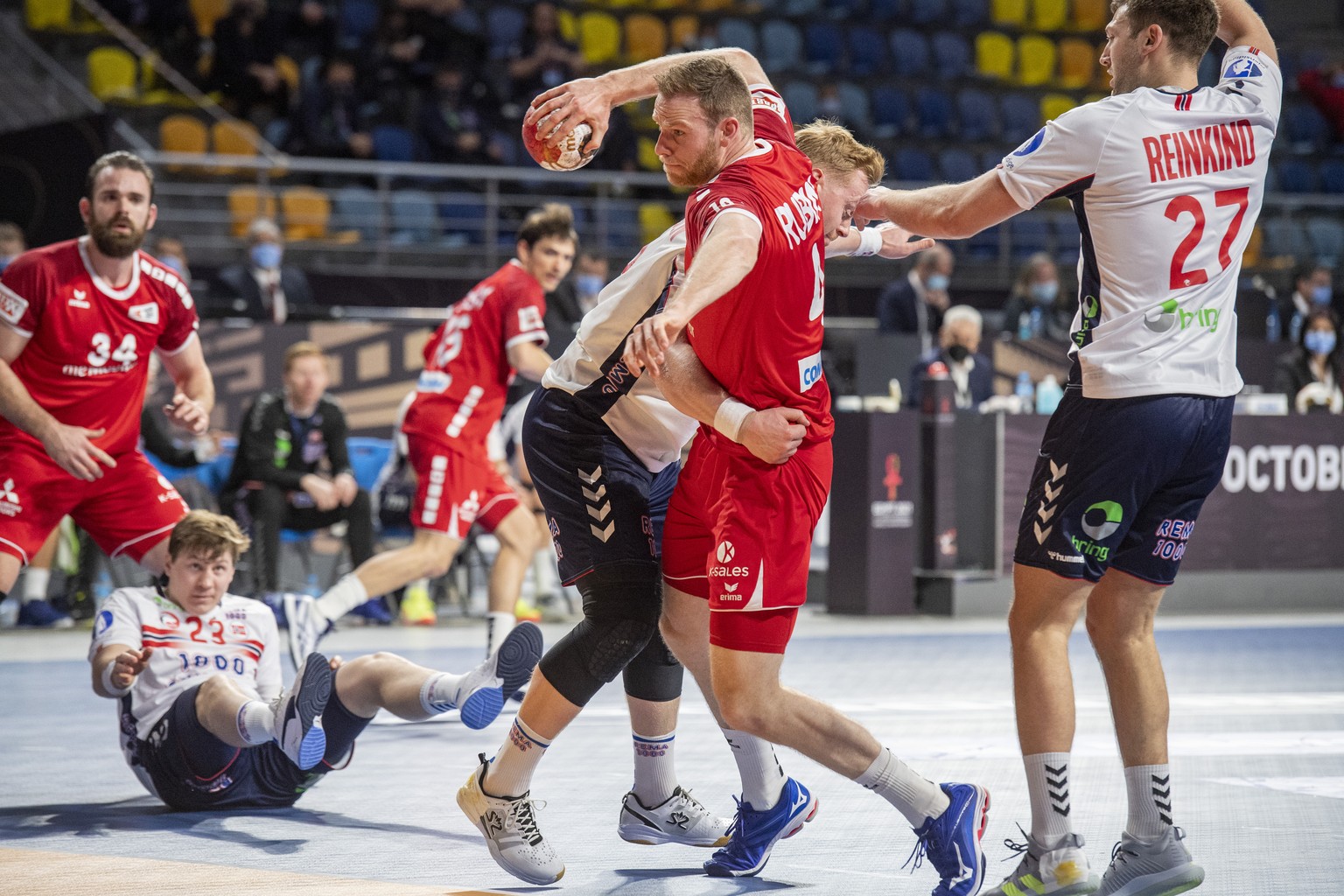 Switzerland&#039;s Lenny Rubin, centre, against Harald Reinkind, right, from Norway during the 27th Men&#039;s Handball World Championship 2021 Group E match betwen Switzerland and Norway in Madinat S ...