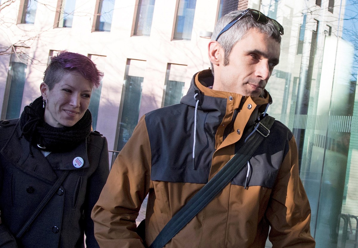 epa07371699 Catalan activist Roger Espanol, who lost an eye when he was shot with a rubber bullet during the illegal Catalan independence referendum celebrated back on 01 October 2018, arrives to test ...