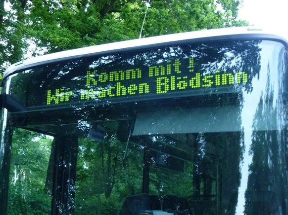 15 Lustigkeiten im Schweizer ÖV, die dir deine Fahrt in vollen Zügen erleichtern
Kein Zug, aber upload weil lustig.