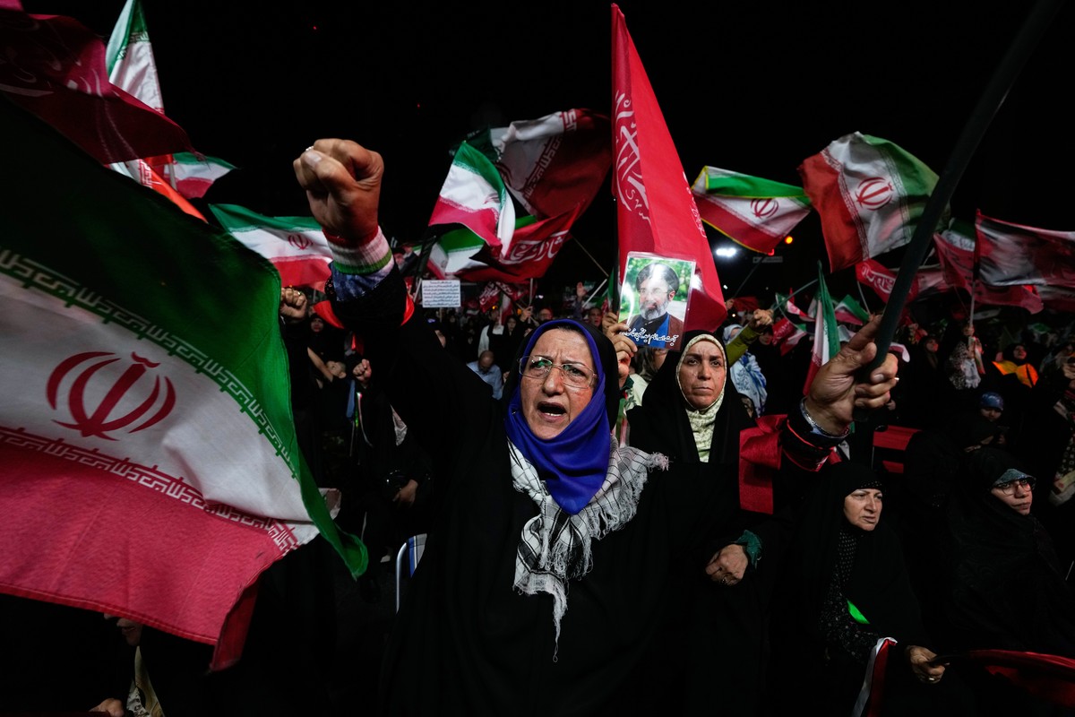 A pro-government demonstrator chants slogan during a gathering in a square in Tehran, Wednesday, Aug. 26, 2026. (AP Photo/Vahid Salemi)
APTOPIX Iran War