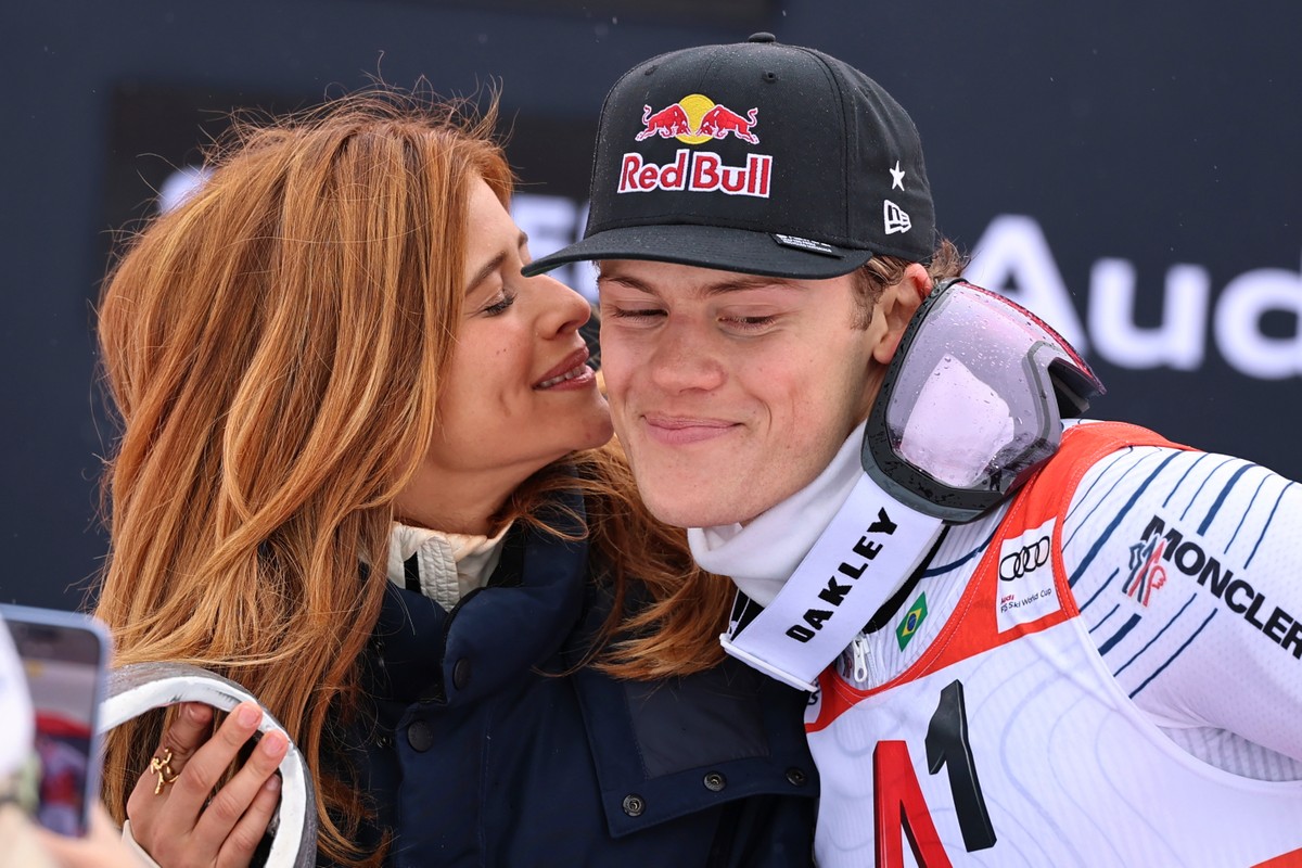 Brazil's Lucas Pinheiro Braathen, right, winner of an alpine ski, men's World Cup giant slalom, celebrates with his partner Isadora Cruz, in Soelden, Austria, Sunday, Oct. 25, 2026. (AP Phot ...