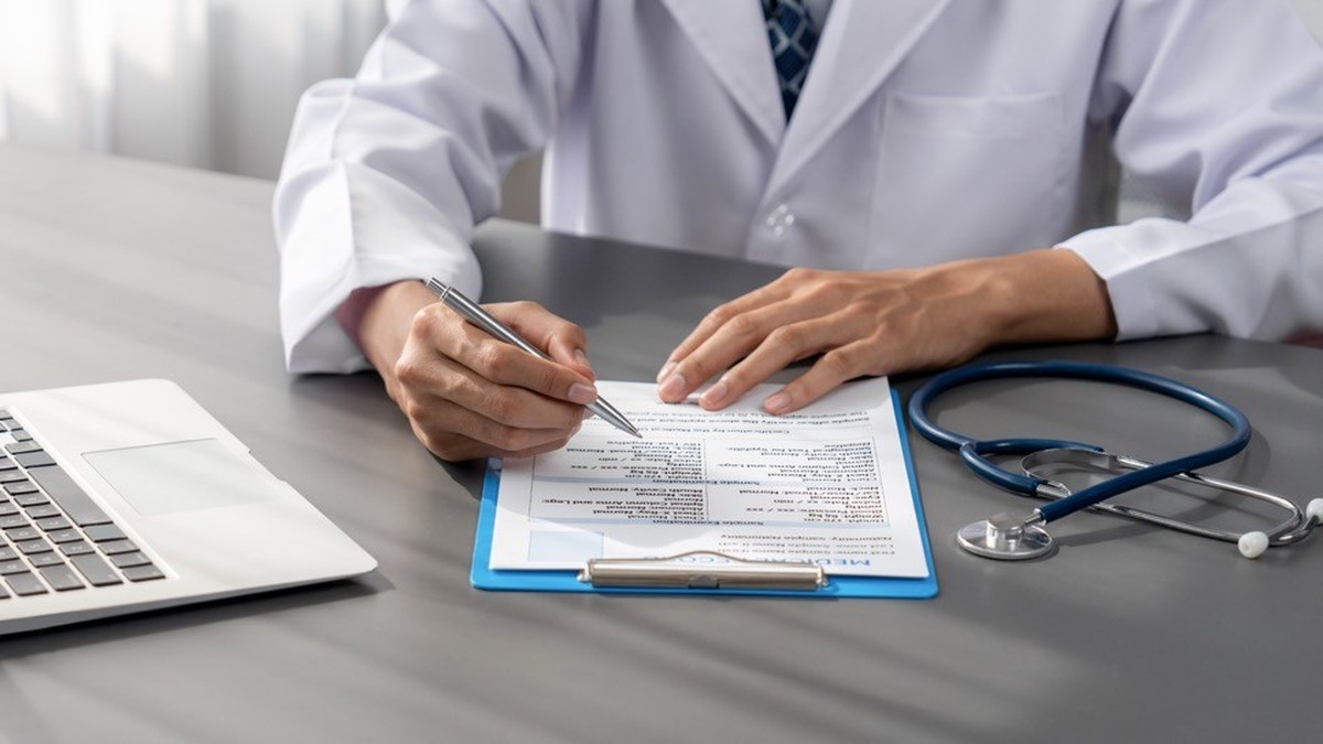 Doctor carefully review detailed medical report with laptop and diagnosing illness for effective healthcare treatment plan for patient in doctor office. Professional medical evaluation. Neoteric xkwx  ...