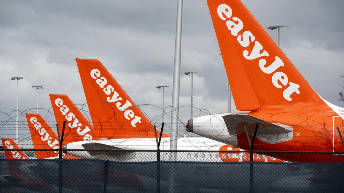 News Bilder des Tages 2020-03-30 09:34:48 SCHIPHOL - Toestellen van easyJet op de luchthaven Schiphol. De prijsvechter staakt per direct al zijn vluchten. De luchtvaartonderneming noemt als reden de o ...