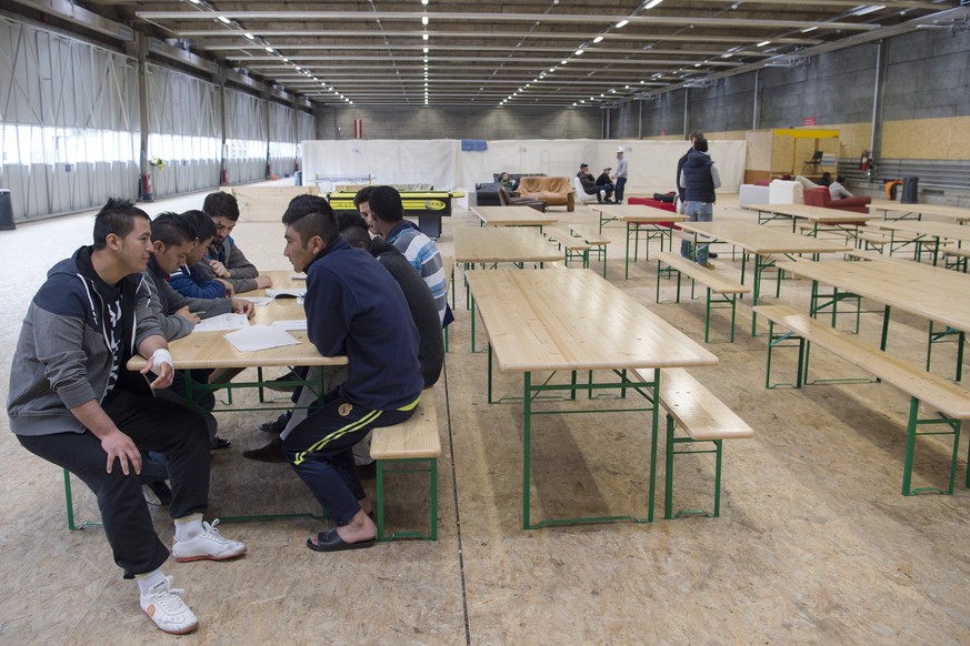 Asylsuchende warten auf ihren Entscheid im Bundesasylzentrum Thun. 