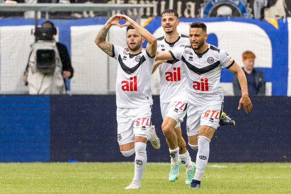 FC Luganos Renato Steffen, Uran Bislimi und Hadj Mahmoud, von links, bejubeln das Tor zum 2:2 im Fussball Meisterschaftsspiel der Super League zwischen dem FC Luzern und dem FC Lugano am Sonntag, 7. M ...