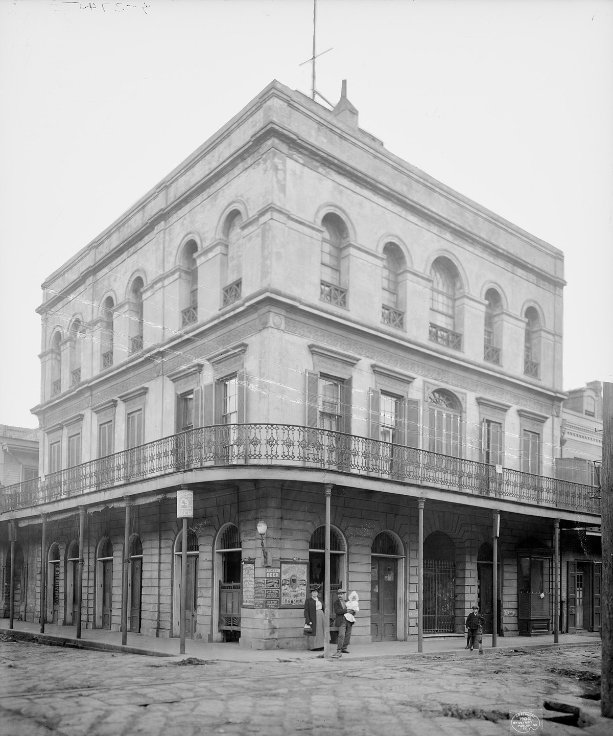 The Haunted Saloon - LaLaurie Mansion Building, New Orleans, 1906 border cropped.jpg

https://en.wikipedia.org/wiki/Delphine_LaLaurie#
