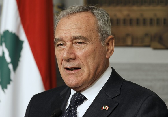 epa04538225 President of the Italian Senate Pietro Grasso speaks to media during a press conference after his meeting with Lebanese Prime Minister Tammam Salam at the government palace in Beirut, Leba ...