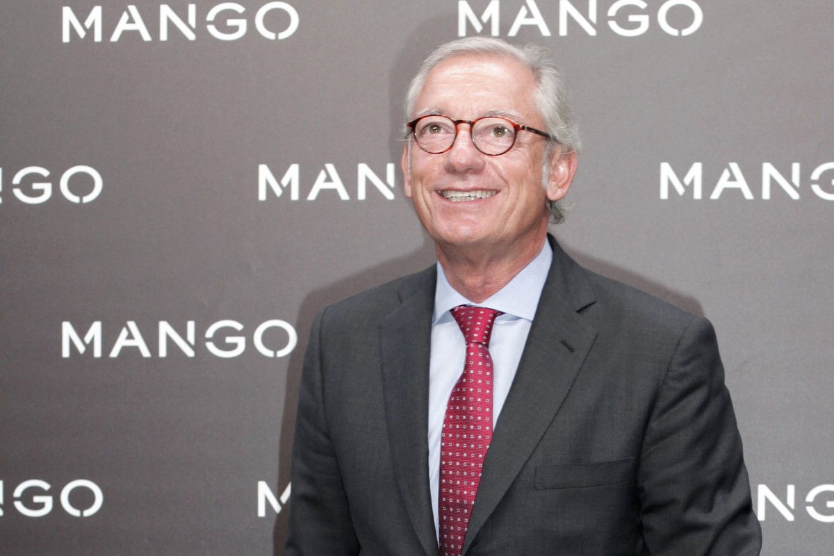 FILE - Isak Andic, the founder of Spanish fashion brand Mango, arrives at the Fall-Winter 2011 Mango's fashion show in Paris Tuesday, May 17, 2011. Andic died after falling while on a hike near B ...