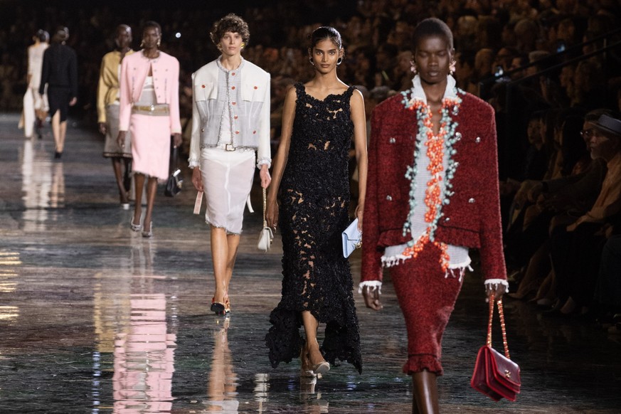 epa13283742 Models present creations from the Spring/Summer 2027 collection of Chanel during Paris Fashion Week, in Paris, France, 05 October 2026. The presentation of Spring/Summer 2027 collections r ...