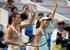 Martina Hingis (r.) und Flavia Pennetta.