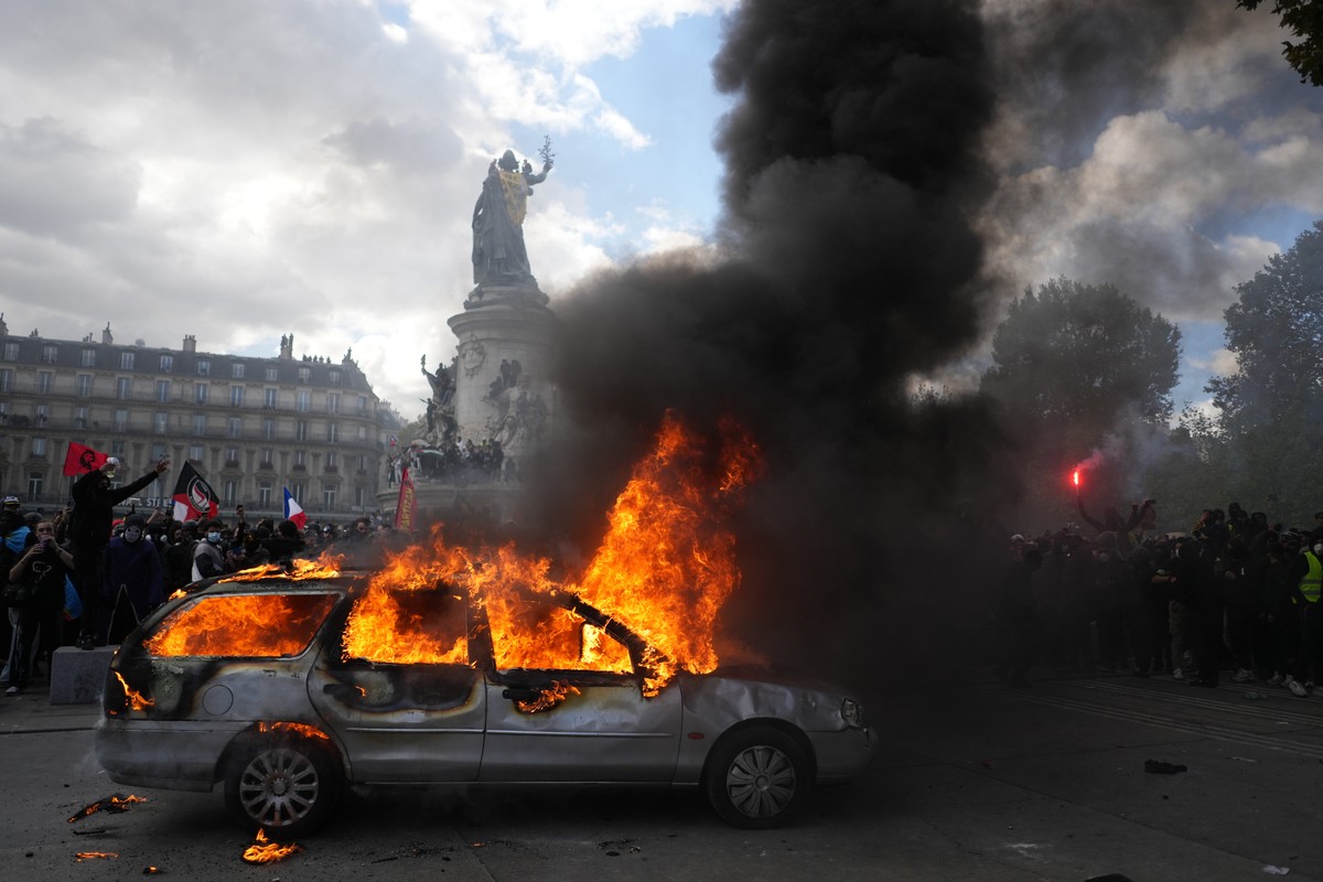 A car burns at Republique square during a protest against rising living costs, joining students' grievances, in Paris, Saturday, Oct. 17, 2026. (AP Photo/Thibault Camus)
APTOPIX France Protests