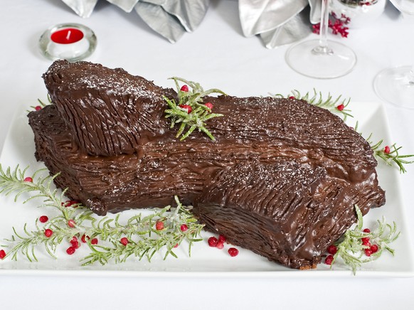 buche de noel weihnachts-ast weihnachtskuchen frankreich dessert essen weihnachten