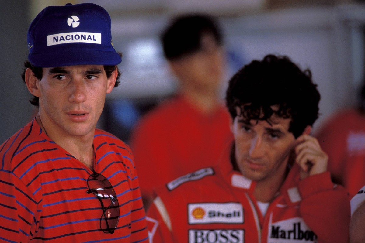 Ayrton Senna (Brasilien / McLaren Honda, li.) mit seinem Teamkollegen Alain Prost (Frankreich / McLaren)

Ayrton Senna Brazil McLaren Honda left with his Teammates Alain Cheers France McLaren