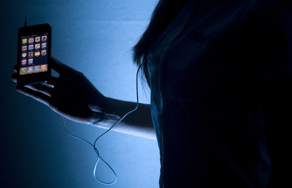 A model shows off an Apple iPhone 3G during a presentation by Mexican mobile carrier Telcel, in Mexico City, Wednesday, July 9, 2008. America Movil, Latin America's largest mobile phone service p ...