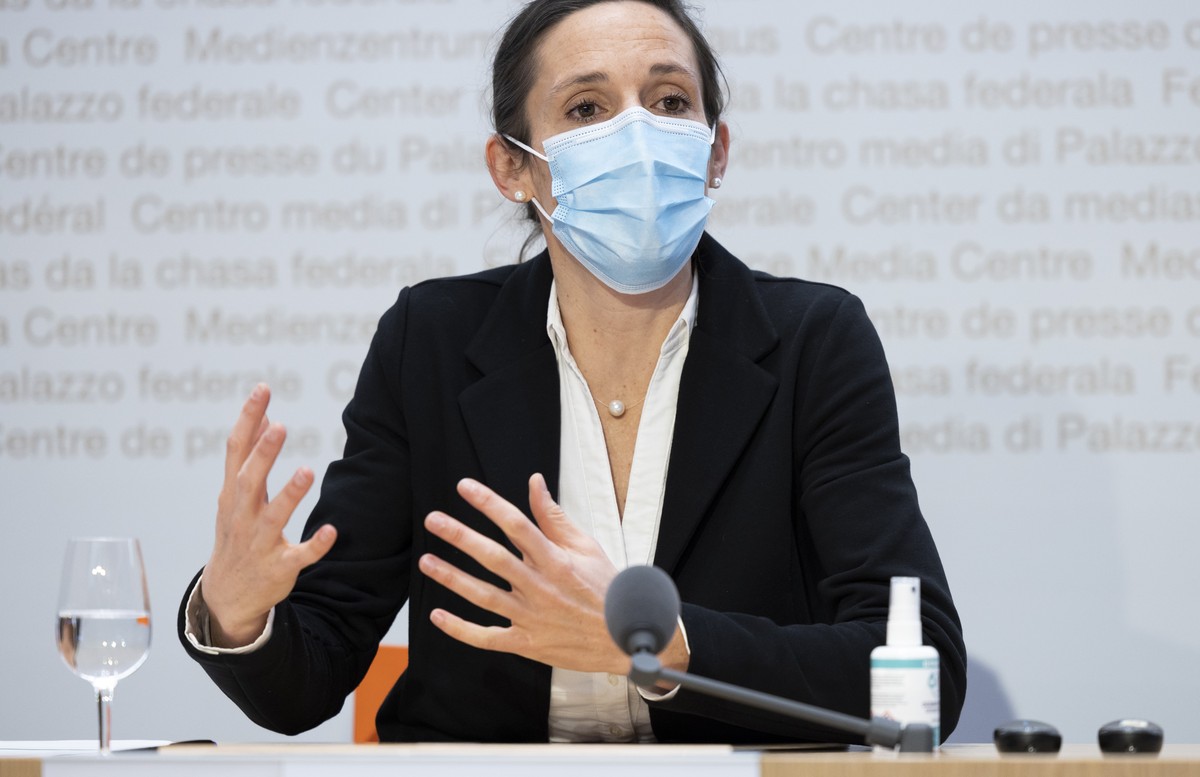 Tanja Stadler, Praesidentin, National COVID-19 Science Task Force, spricht waehrend einer Medienkonferenz zur aktuellen Situation des Coronavirus, am Dienstag, 28. Dezember 2021 in Bern. (KEYSTONE/Pet ...