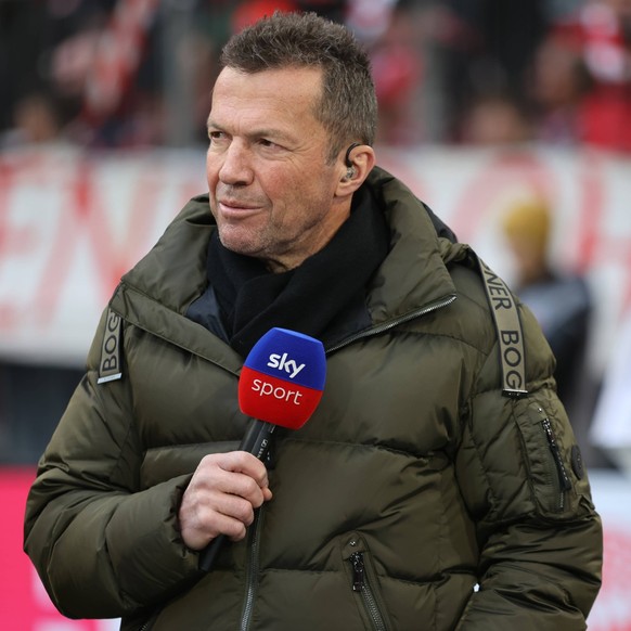 München, Deutschland 01. April 2023: Fussball, Herren, Saison 2022/2023, FC Bayern München - Borussia Dortmund, Bundesliga, Allianz Arena Lothar Matthäus, Sky Experte, Blick DFB regulations prohibit a ...