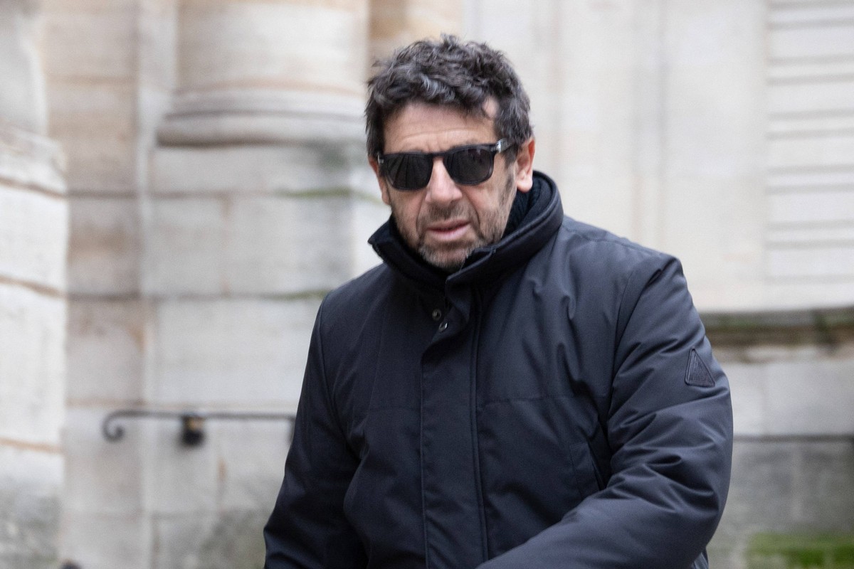 Niels Arestrup Funeral - Paris Patrick Bruel during the funeral ceremony of French-Danish actor Niels Arestrup outside the Church of Saint-Roch in Paris, on December 10, 2024. Niels Arestrup, who has  ...